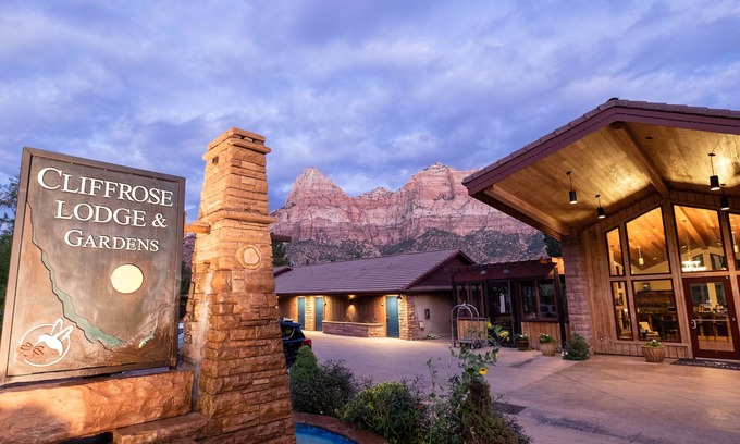 Zion National Park South Entrance Hotel | Cliffrose Springdale, Curio Collection by Hilton