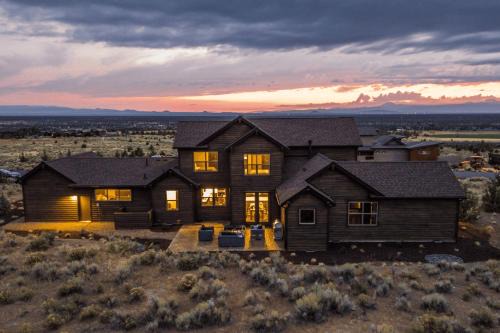 Powell Butte House | Clint by AvantStay Located Within The Brasada Ranch Community Golf Course Pool Hot Tub