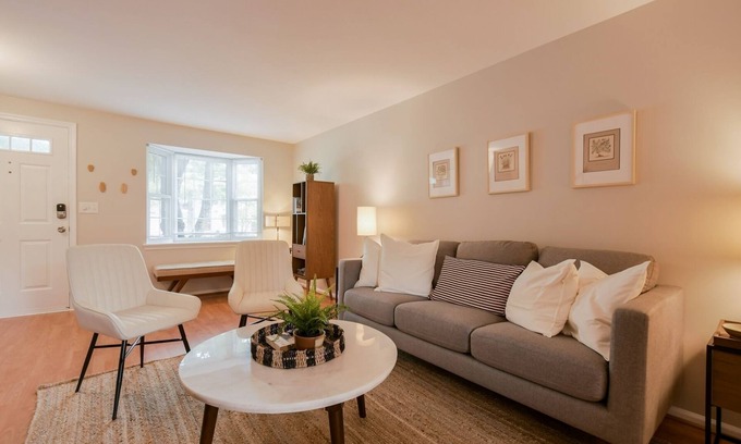 Countryside House | ClintonCrest: Private Yard & Near DC