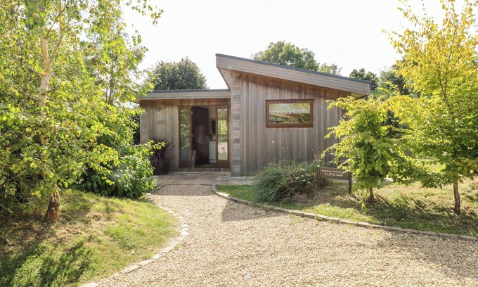 Barnsdale Cottage | CLIPSHAM, pet friendly, with open fire in Exton, Rutland