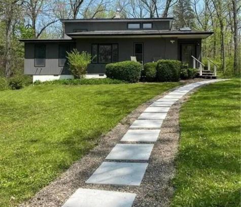 Teall Beach House | Close-Lake, 3 Brothers, Dwntwn,Wifi, Self Checkin