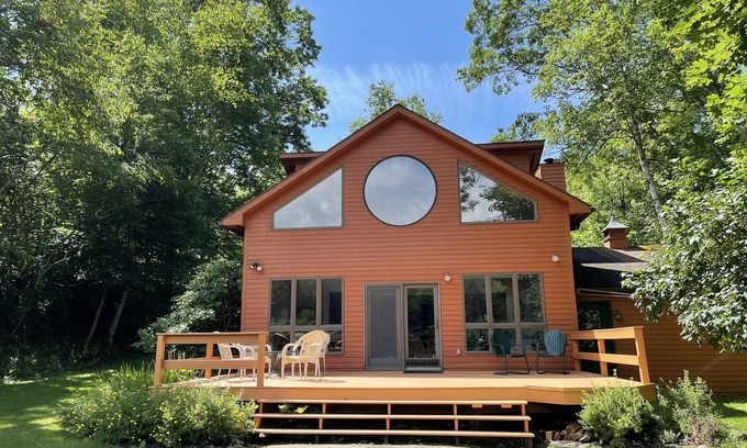 Maryland House | Close to ALL Baseball AND directly on the water! The Jewel of the Lake!