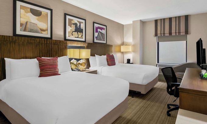 Downtown Baltimore Hotel | Close to All the Action! Steps from Inner Harbor and MT Bank Stadium