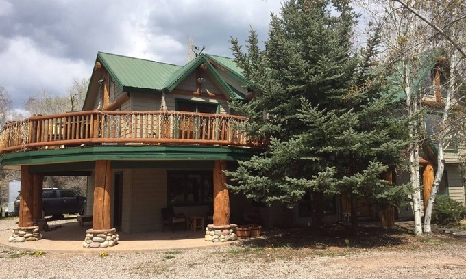 Basalt House | Close to Aspen, Snowmass, Family Friendly, Pet Friendly - PRIVATE yet convenient