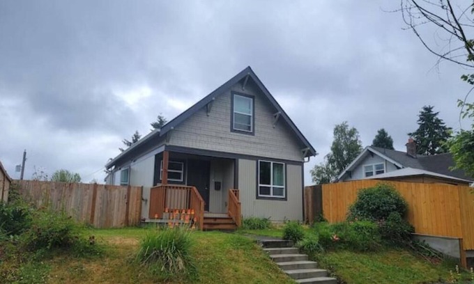 South End House | Close to everything in Tacoma!