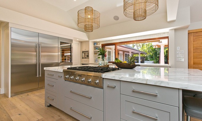 Kahala House | Close to Kahala Beach/Air Conditioning/Heated Pool/Clean/Quiet Neighborhood