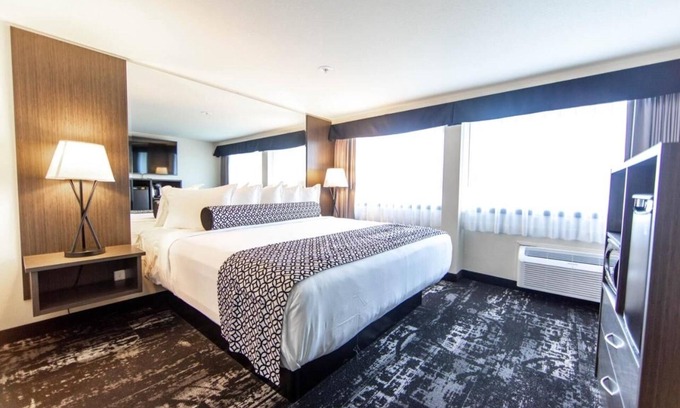 Riverside House | Close to the Riverfront Park & Spokane Falls! With Outdoor Pool Onsite!