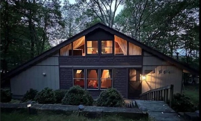 Beech Mountain House | Close to the Ski Resort @ the Ladybug Lodge