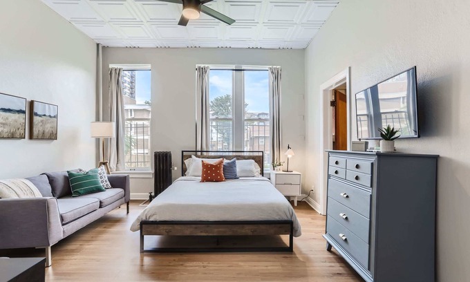 Congress Park Apartment | Cloud by Modern Midstay/1 Block to City Park #C4