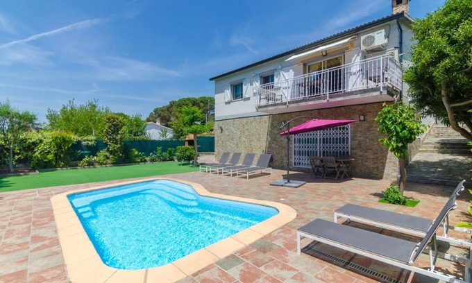 Vidreres Villa | Club Villamar - Detached holiday villa Lloret de Mar – relax at the side of your wonderful swimmi.