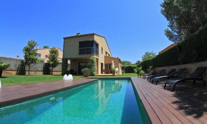 Mont-Ras Villa | Club Villamar - Fully detaches 8-persons vila, ideal for families at only 4 kilometers away from .