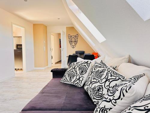 Leinefelde-Worbis Apartment | CLUBHAUS 6 - gemütliche DG-Wohnung mit Balkon, Badewanne & Netflix
