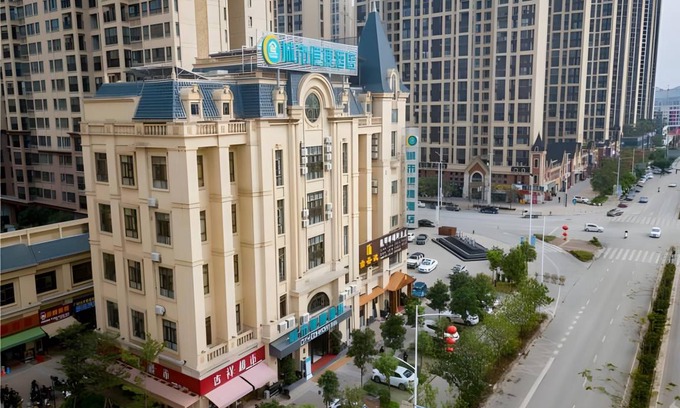 Youjiang District Hotel | 30 m² Hotel ∙ 2 bedrooms ∙ 10 guests