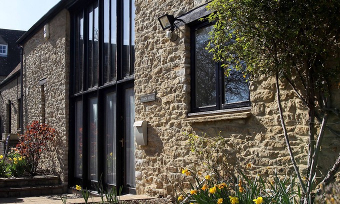 Kidlington House | Coach House - converted barn with scenic views