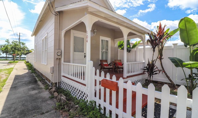 Historic District House | Coastal Cottage on the river, in the heart of NSB!