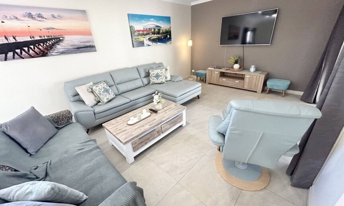 Moonta Bay House | Coastal Epping Escape - New Home & Self Contained Unit in Moonta Bay