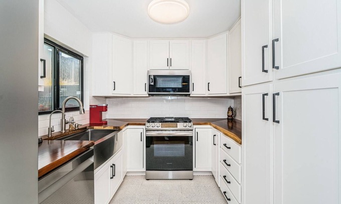 Lincoln Acres Condo | Coastal Escape: Luxurious Condo in San Diego!