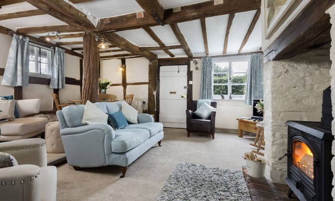 Pembridge Cottage | Cobblers Cottage, A delightful, pet friendly, character cottage.
