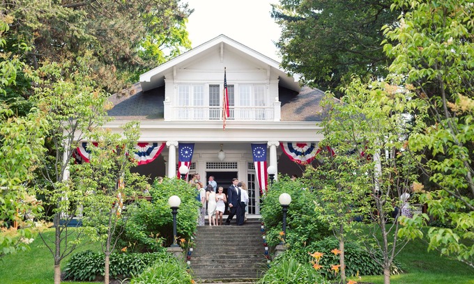 McHenry House | Cobblewood Manor on the Lake