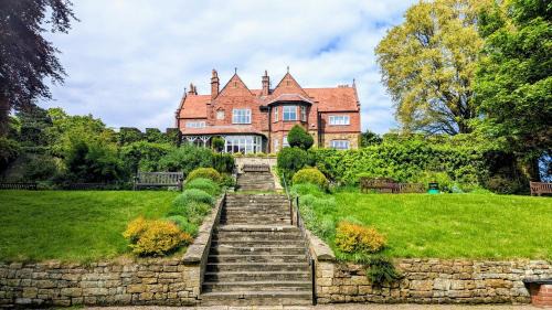 Cloughton Hotel | Cober Hill