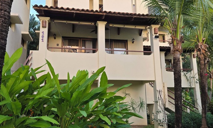 Coco Sunset Hills Condo | Coco Beach, Las Palmas, Guanacaste. Cozy 2-bedroom condo. Pet friendly.