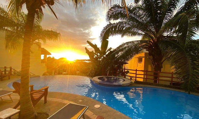 Coco House | Coco Sunset Getaway: 3 min walk from the beach