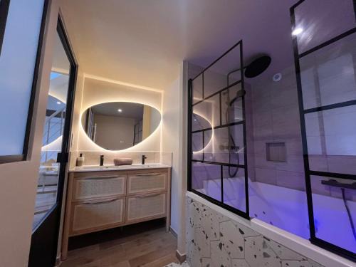 Laval Apartment | COCON Mayennais - Loft Balnéo Laval - Loveroom