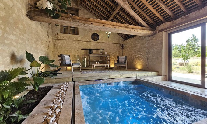 Bourgueil Bed & Breakfast | Cocoon' guest room with private wellness area