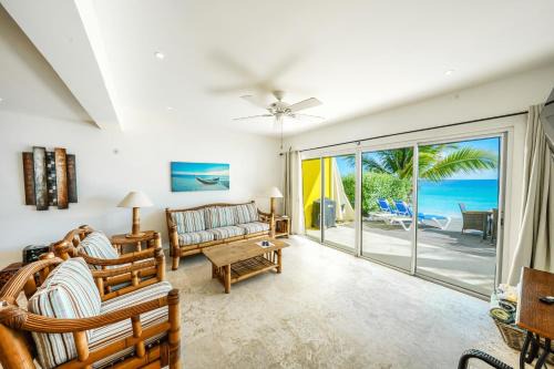 Simpson Bay Apartment | Cocos Bechfront Breeze
