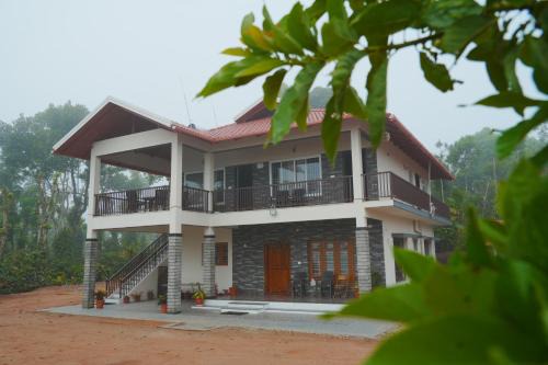 Mudigere House | Coffee hills Homestay- near etthina buja, devaramane, bettadhabiraveshvara temple