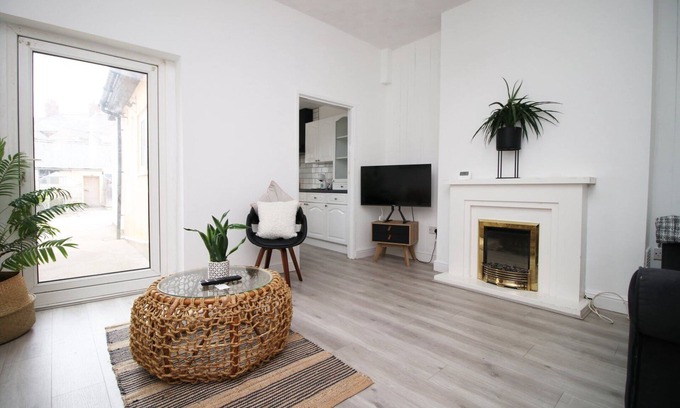 Newport House | Cohost Partners Charming 4BR Home Garden Oasis Parking