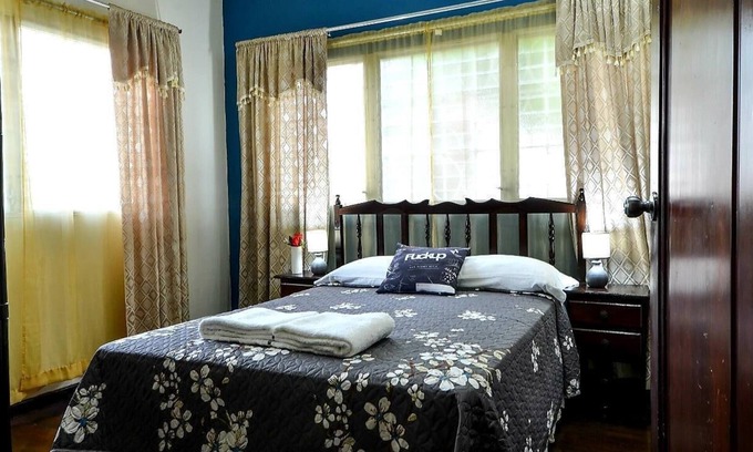 Sector 1 Nor-Oeste House | Colibri Double Room - Casa Armenta B&B