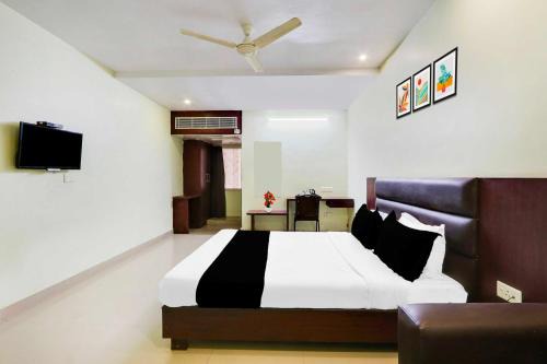 Gudivada Hotel | Collection O Gudivada
