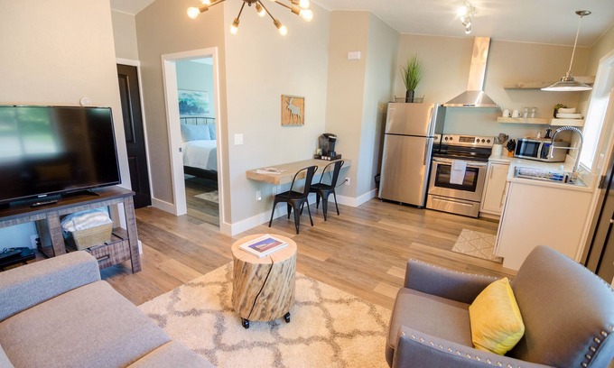 Palmer Apartment | Colony Suites