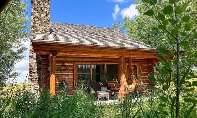 Clawson Cabin | Colter Cabin: Classic Log Cabin w/Privacy & Views