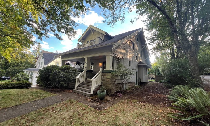 Eugene House | Columbia House - Near UO, Washburne Park & 4 blocks from Hayward Field