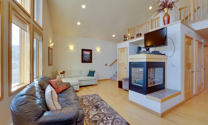 Grand Lake House | Columbine Lake Getaway: Deck w/ Stunning Views!