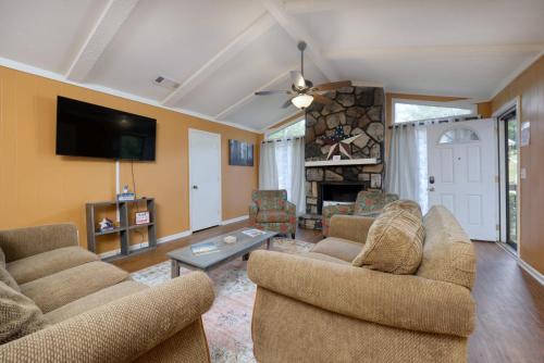 Fortson House | Columbus Cabin Wooded Retreat W Large Yard