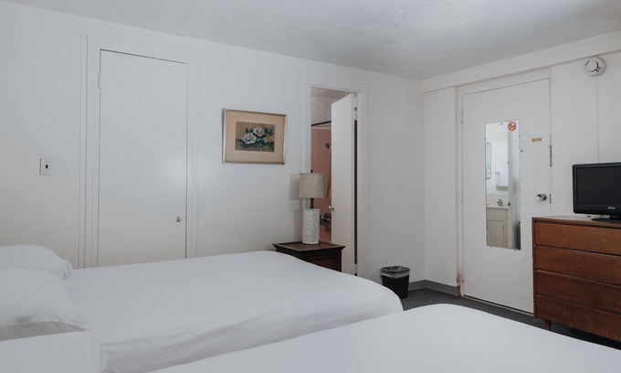 Honolulu House | Come Create Memories w/Fun-filled Adventures at this Paradise! Onsite Pool!