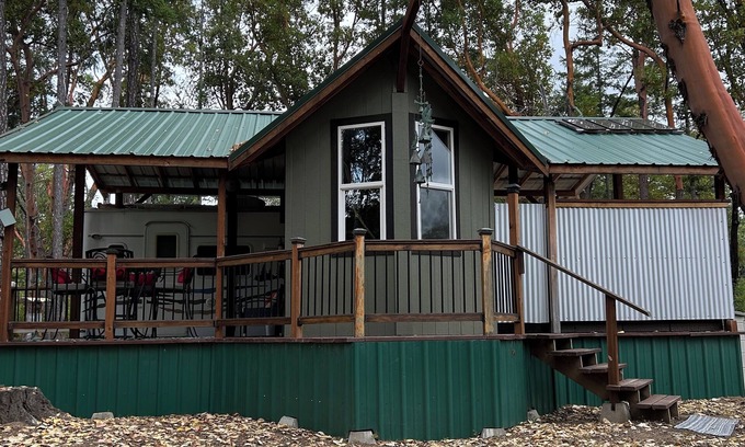Selma House | Come for the adventure, stay for the fun.