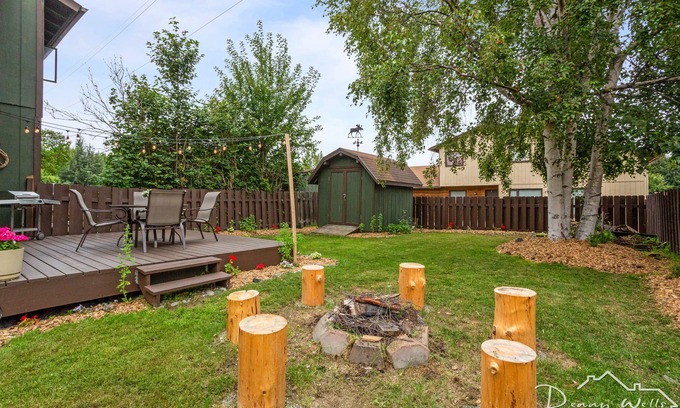 Turnagain House | Come Relax at the Lake Hood Cottage!