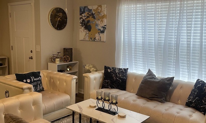 Ankeny House | Come relax in a new part of town!
