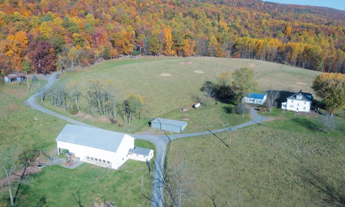 Harrisonville Other | Come to my home Farmhouse. 4 bedrooms, WiFi, AC in McConnellsburg, Pa.