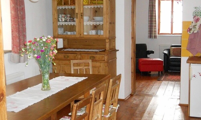 Horn House | Come with friends and enjoy the peace and quiet that our house radiates.