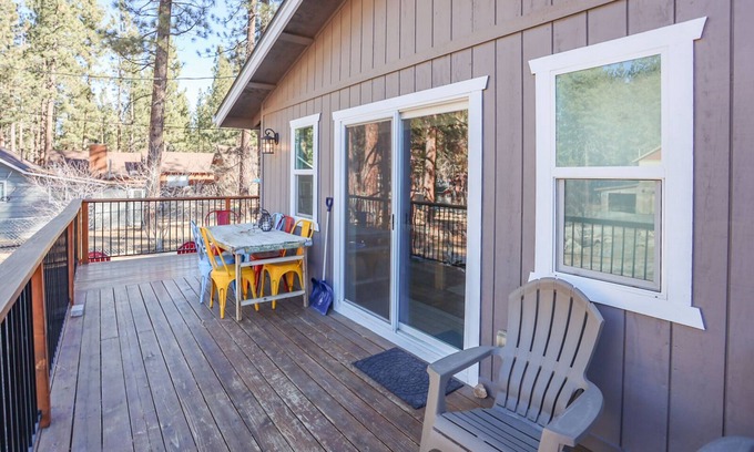 Big Bear Lake House | Comet's Cabin, Sleeps 6, Game Room, WiFi, Pet Friendly