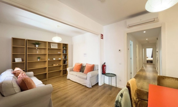 Sants Apartment | Comfortable 3-bedroom apartment with terrace, close to the center