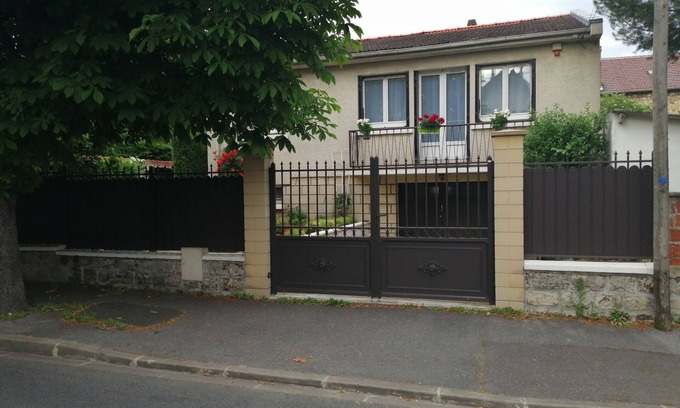 Conflans-Sainte-Honorine House | Comfortable private floor in a house