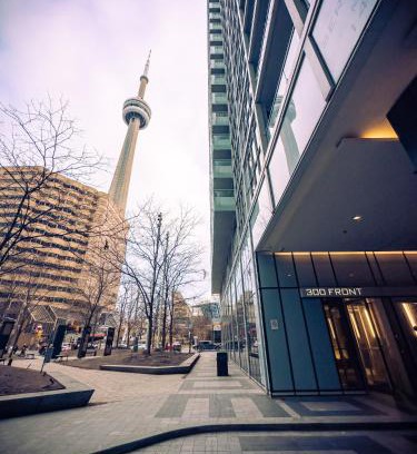 Toronto Entertainment District Apartment | Comfort 300 Front Suites near Rogers Centre & Free Parking