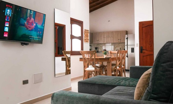 Jardin Apartment | Comfort 4 blocks from the garden park.