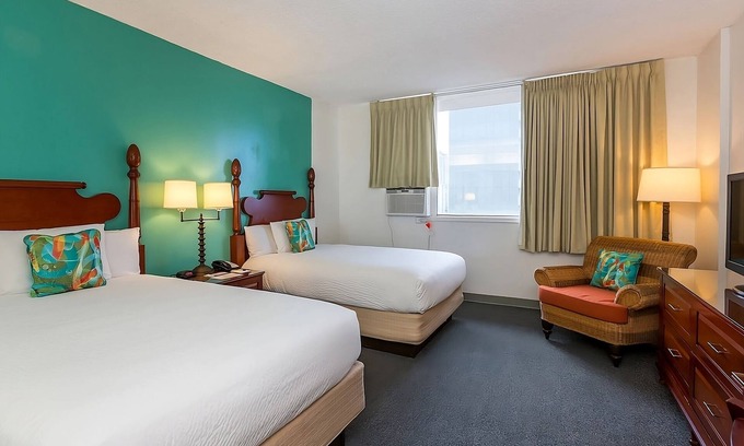 Ala Moana House | Comfort and Convenience! Pets Allowed, Onsite Pool, Close to Hobron Ln Park